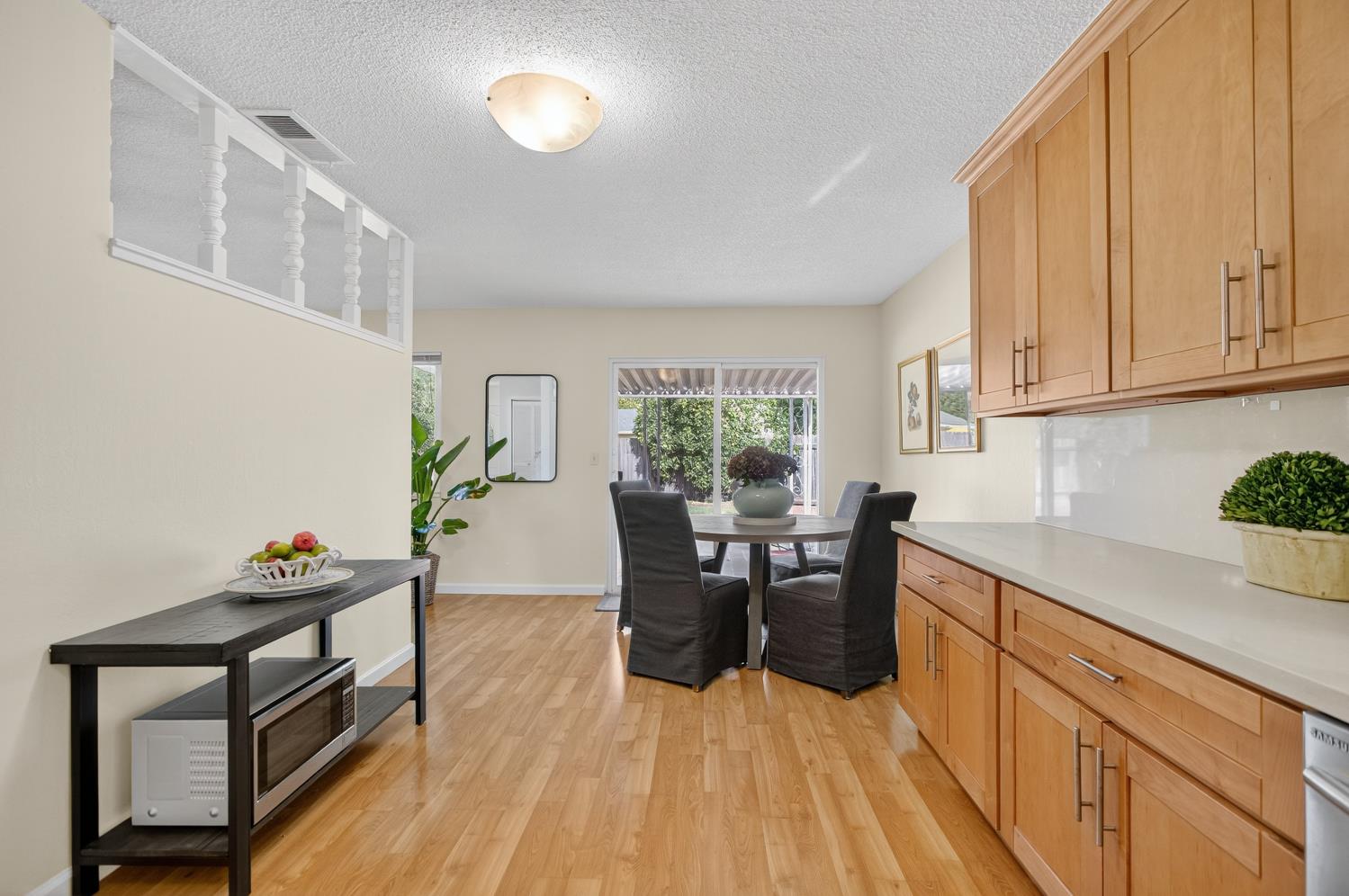 2803 GLEN ARVEN Way