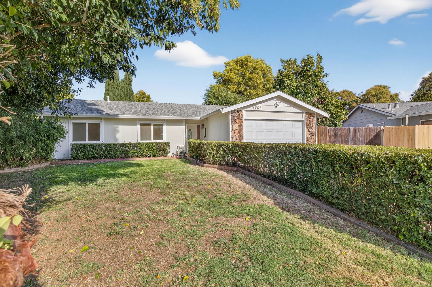 2803 GLEN ARVEN Way