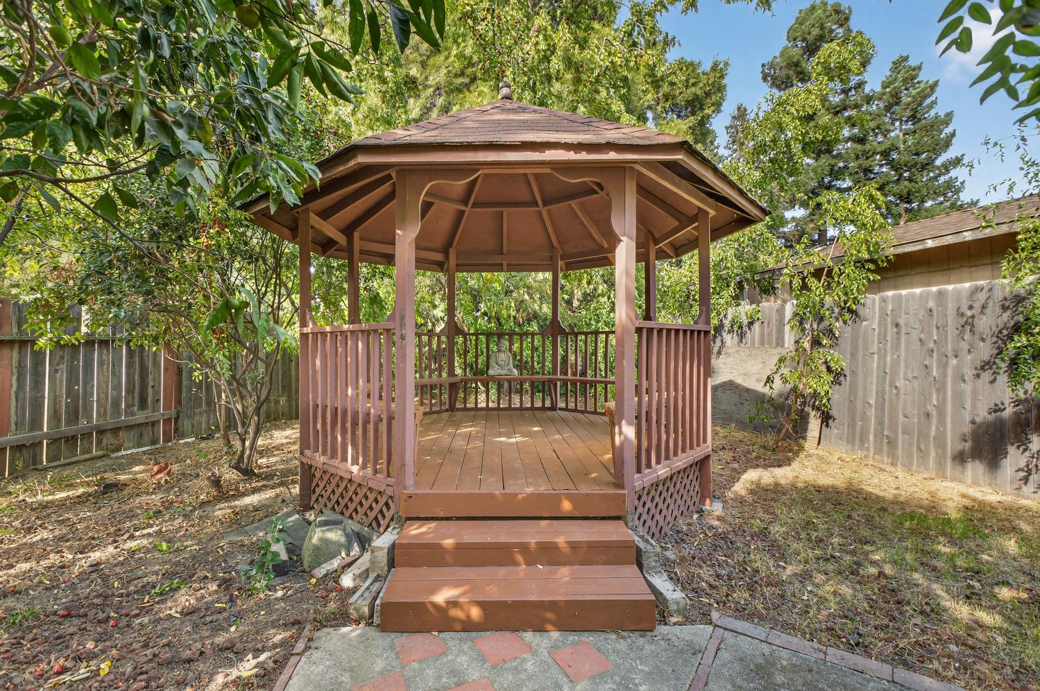 2803 GLEN ARVEN Way