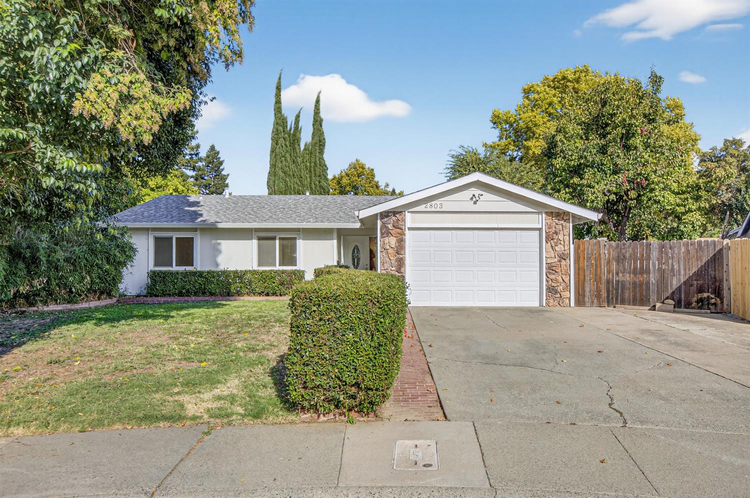 2803 GLEN ARVEN Way