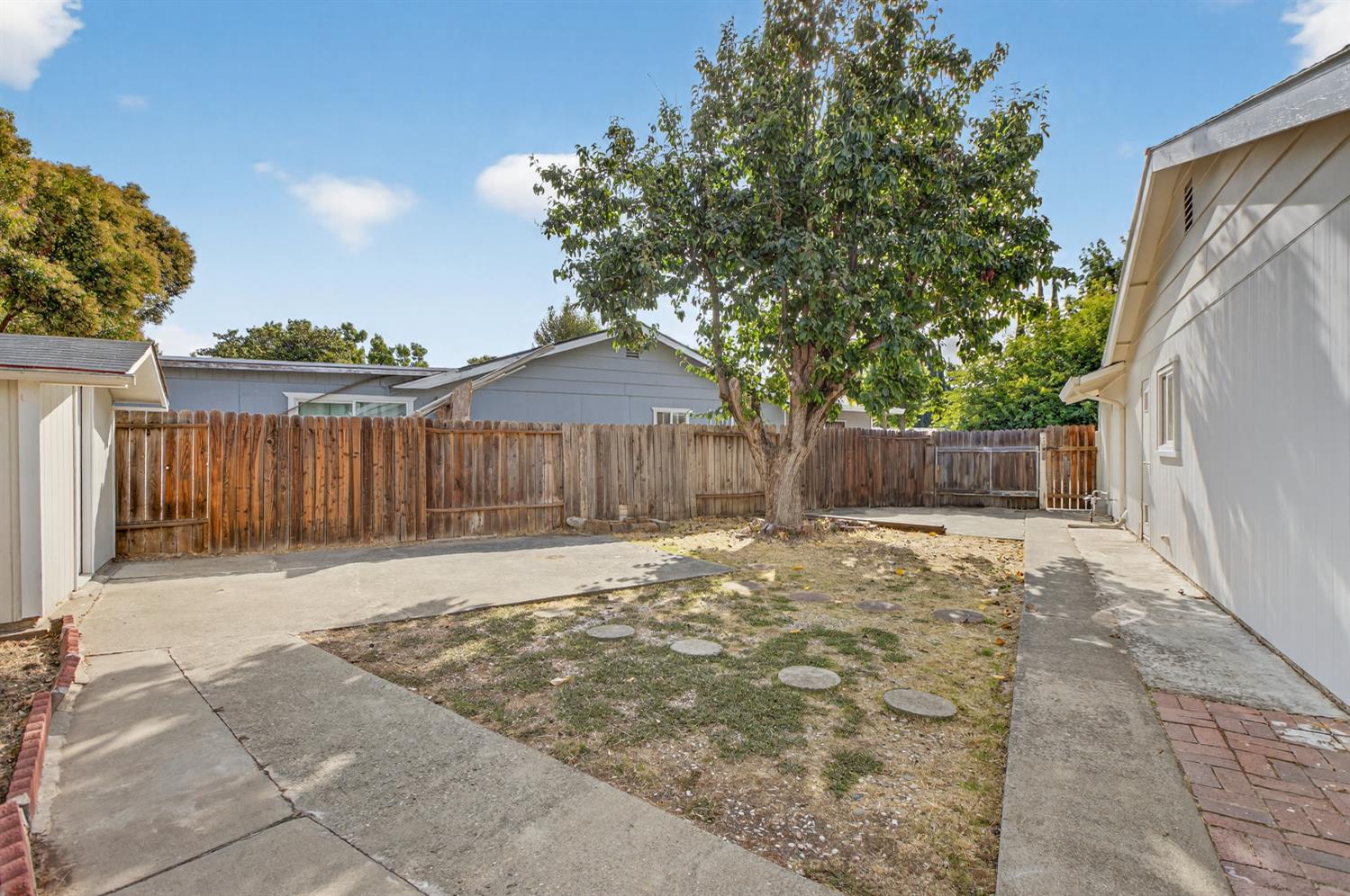 2803 GLEN ARVEN Way