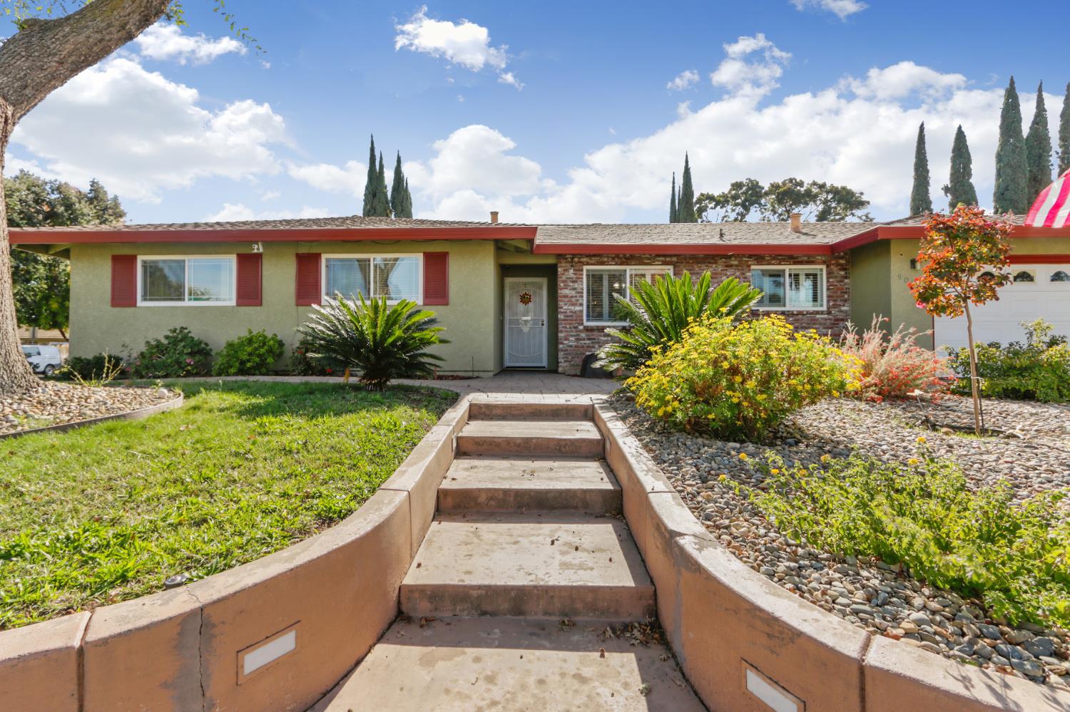 9018 El Oro Plaza Drive