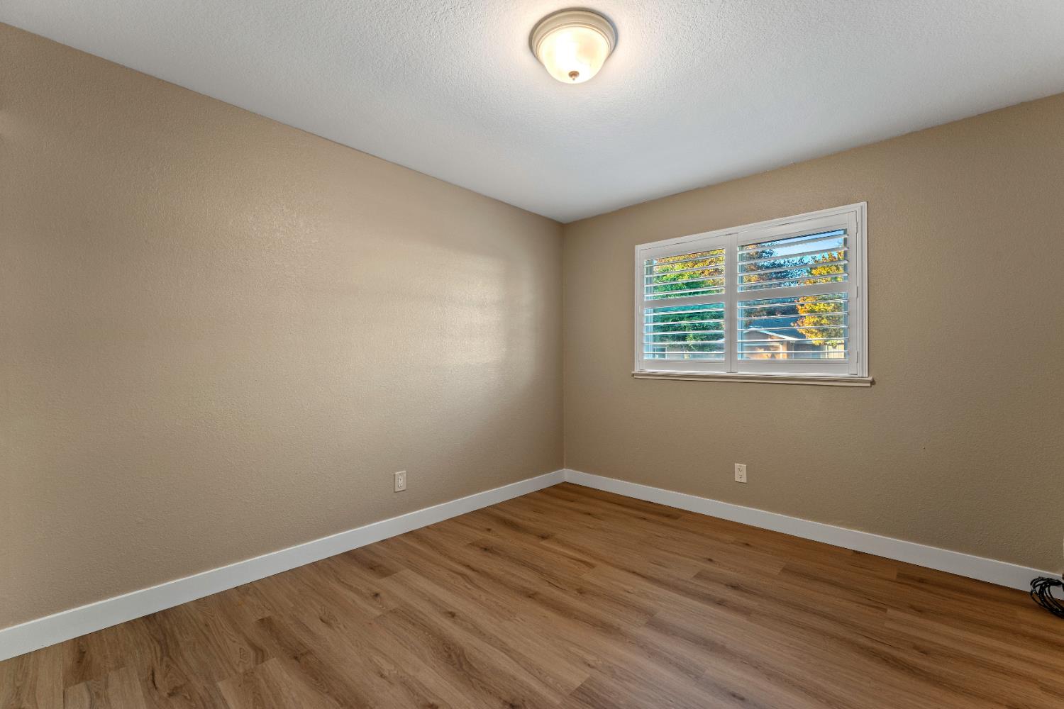 8631 Hummingbird Way