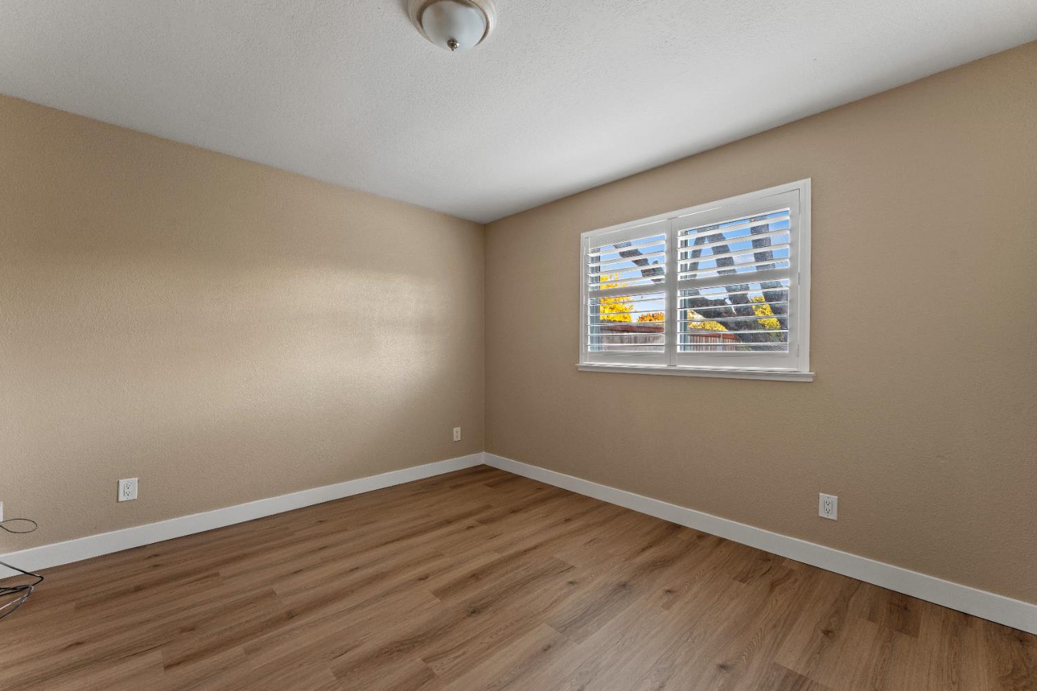 8631 Hummingbird Way