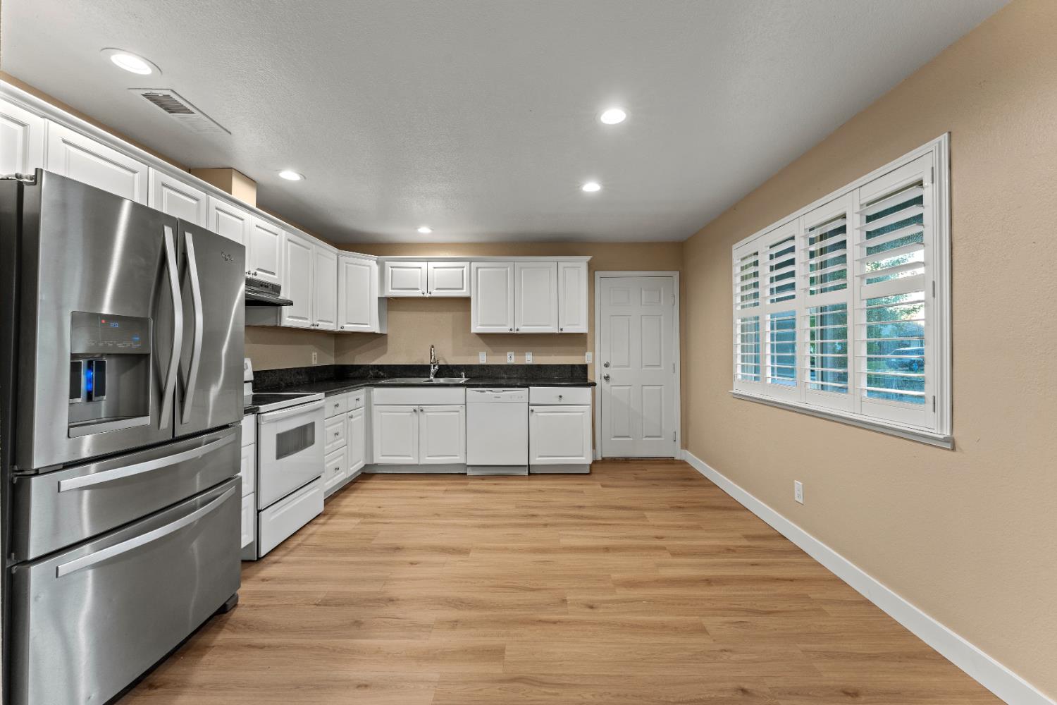 8631 Hummingbird Way