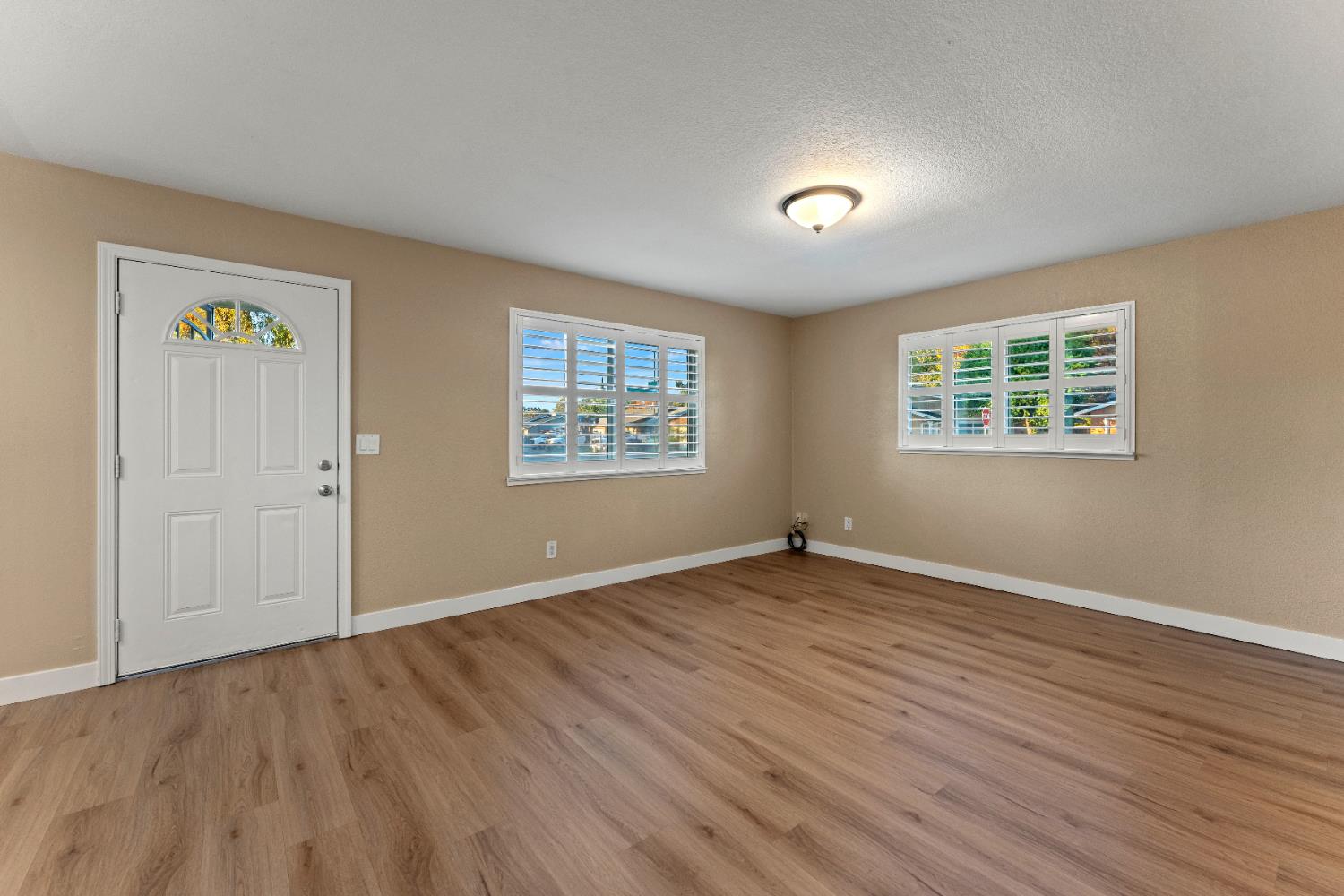 8631 Hummingbird Way