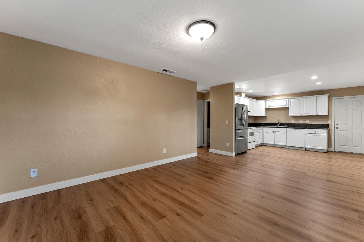 8631 Hummingbird Way