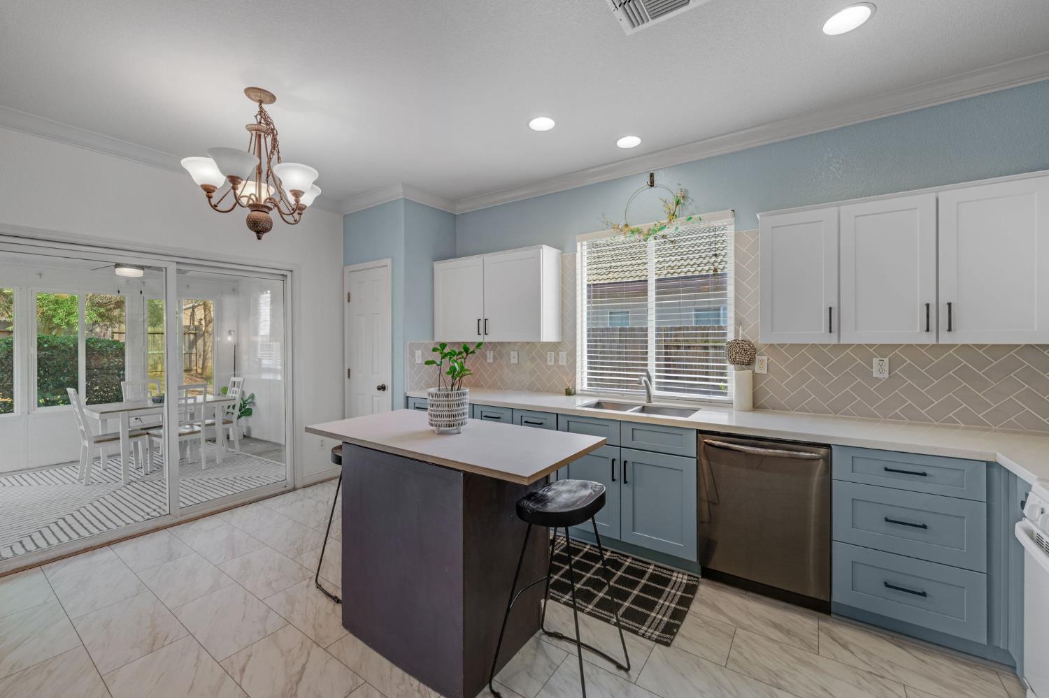 9904 Prairie Dunes Way