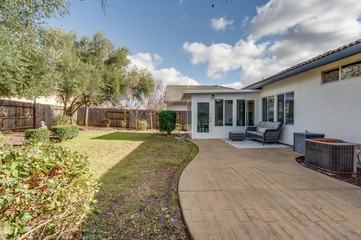 9904 Prairie Dunes Way