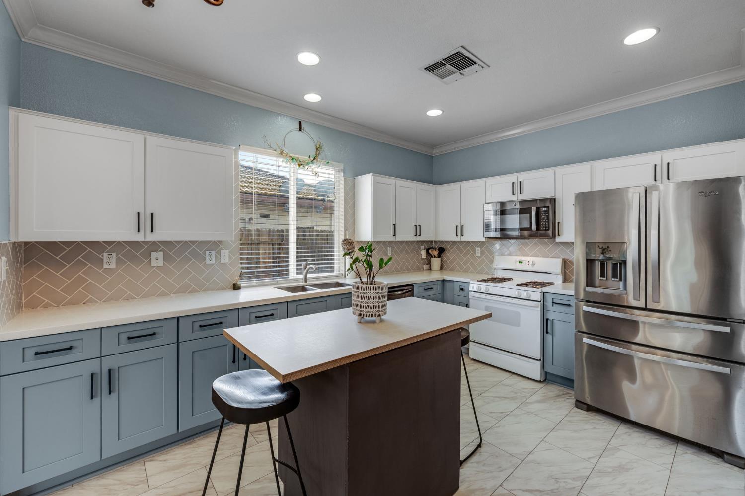 9904 Prairie Dunes Way