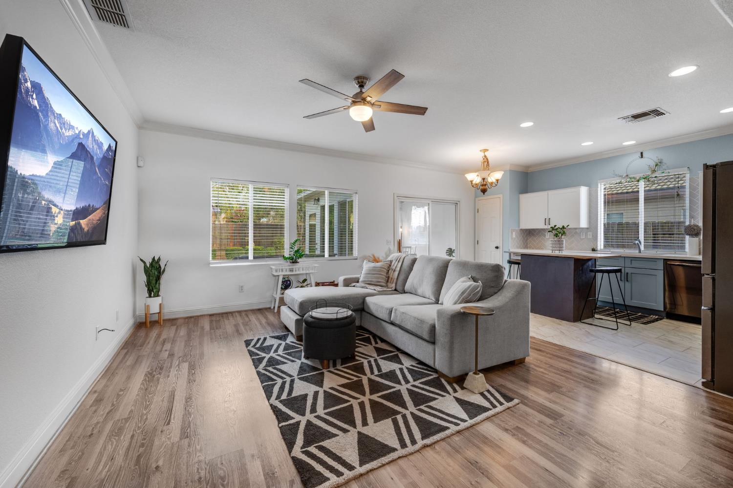 9904 Prairie Dunes Way