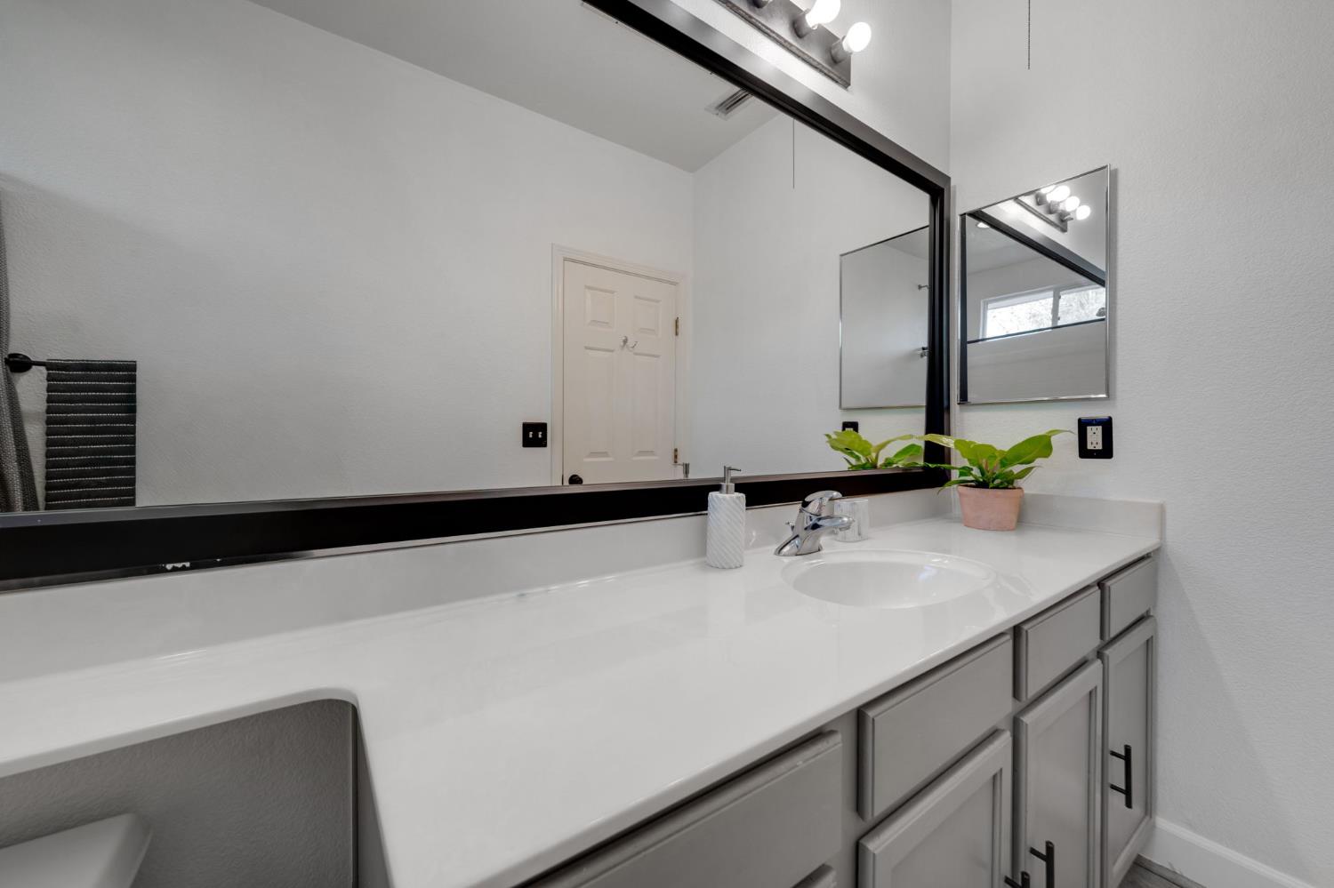 9904 Prairie Dunes Way