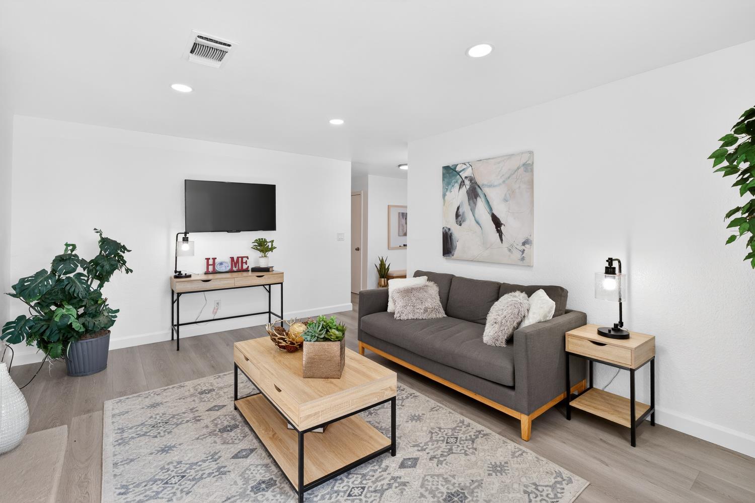 7821 SCOTTSDALE Drive