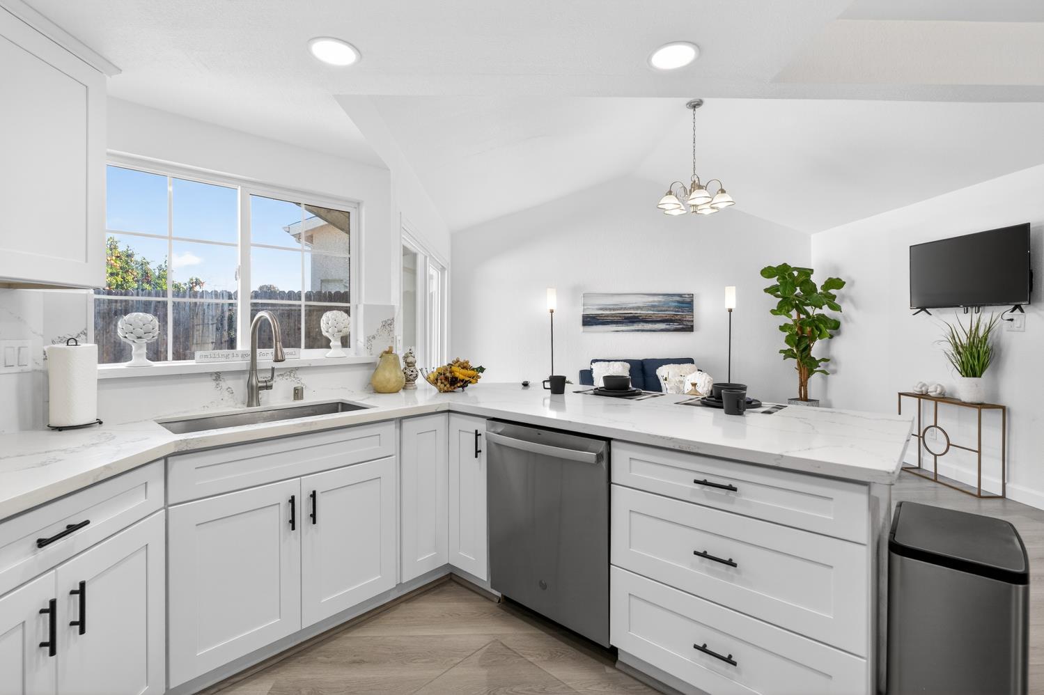 7821 SCOTTSDALE Drive