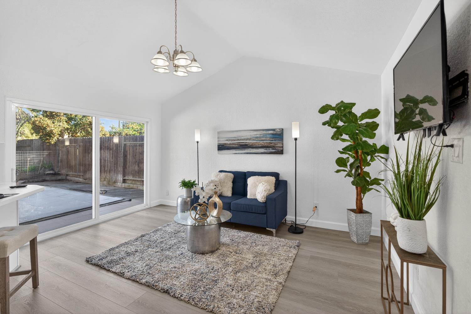 7821 SCOTTSDALE Drive