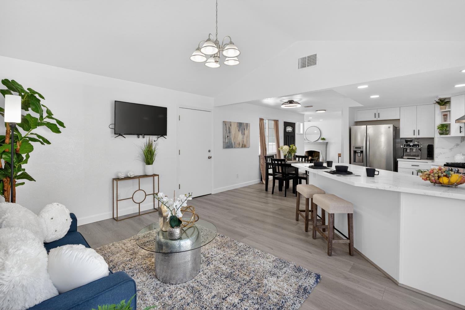 7821 SCOTTSDALE Drive