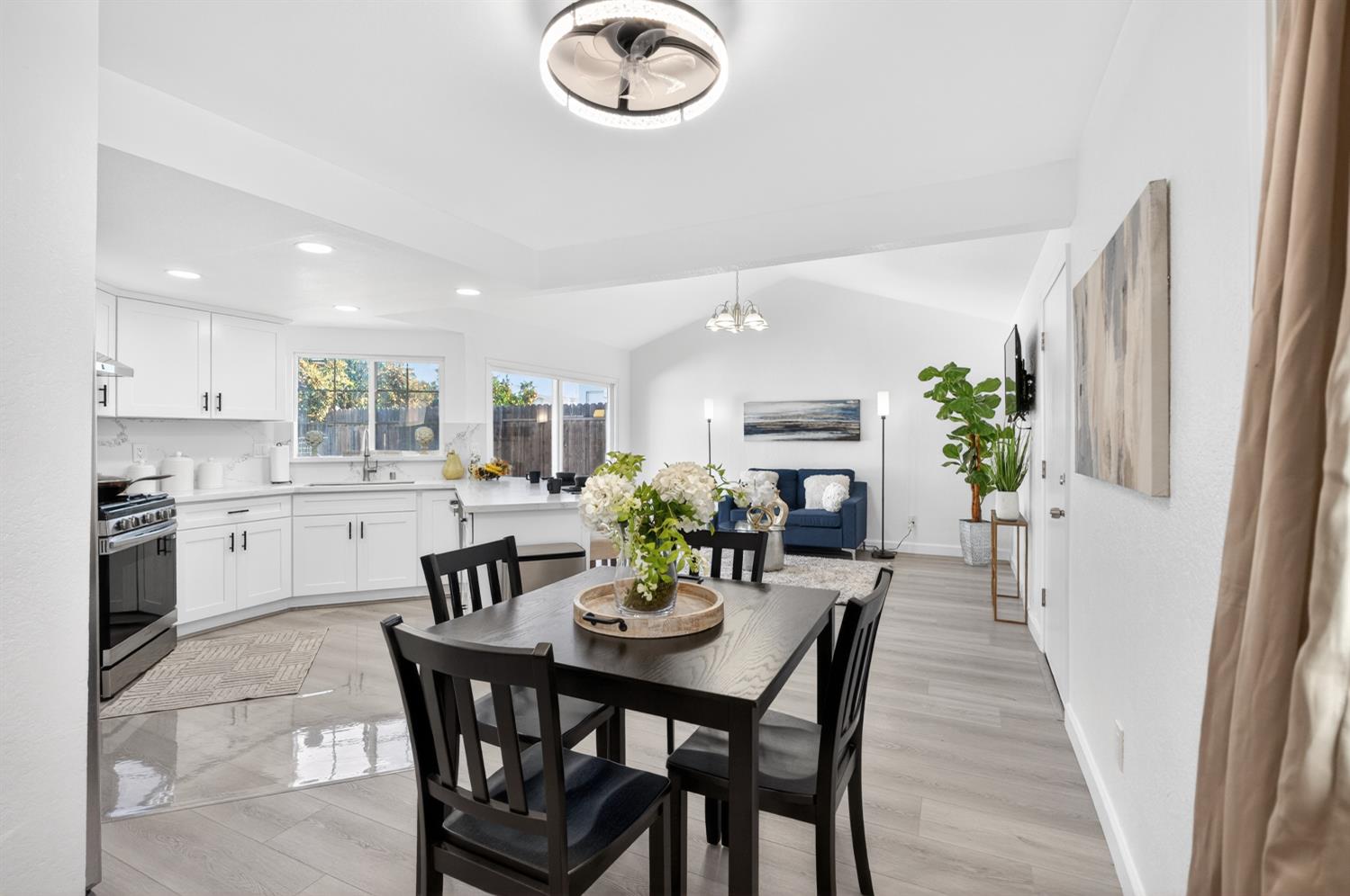 7821 SCOTTSDALE Drive