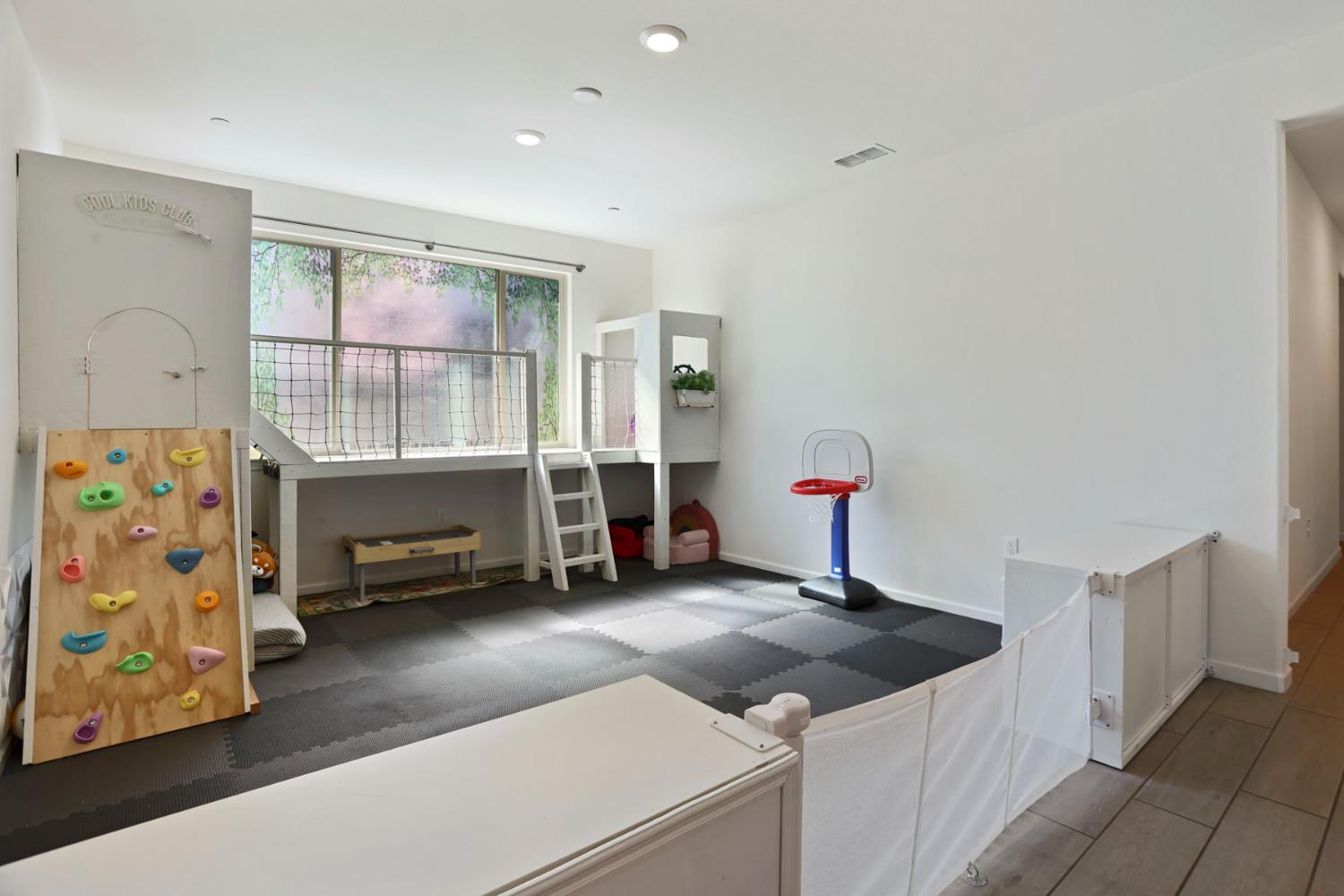 7501 Redwood Ivy Way