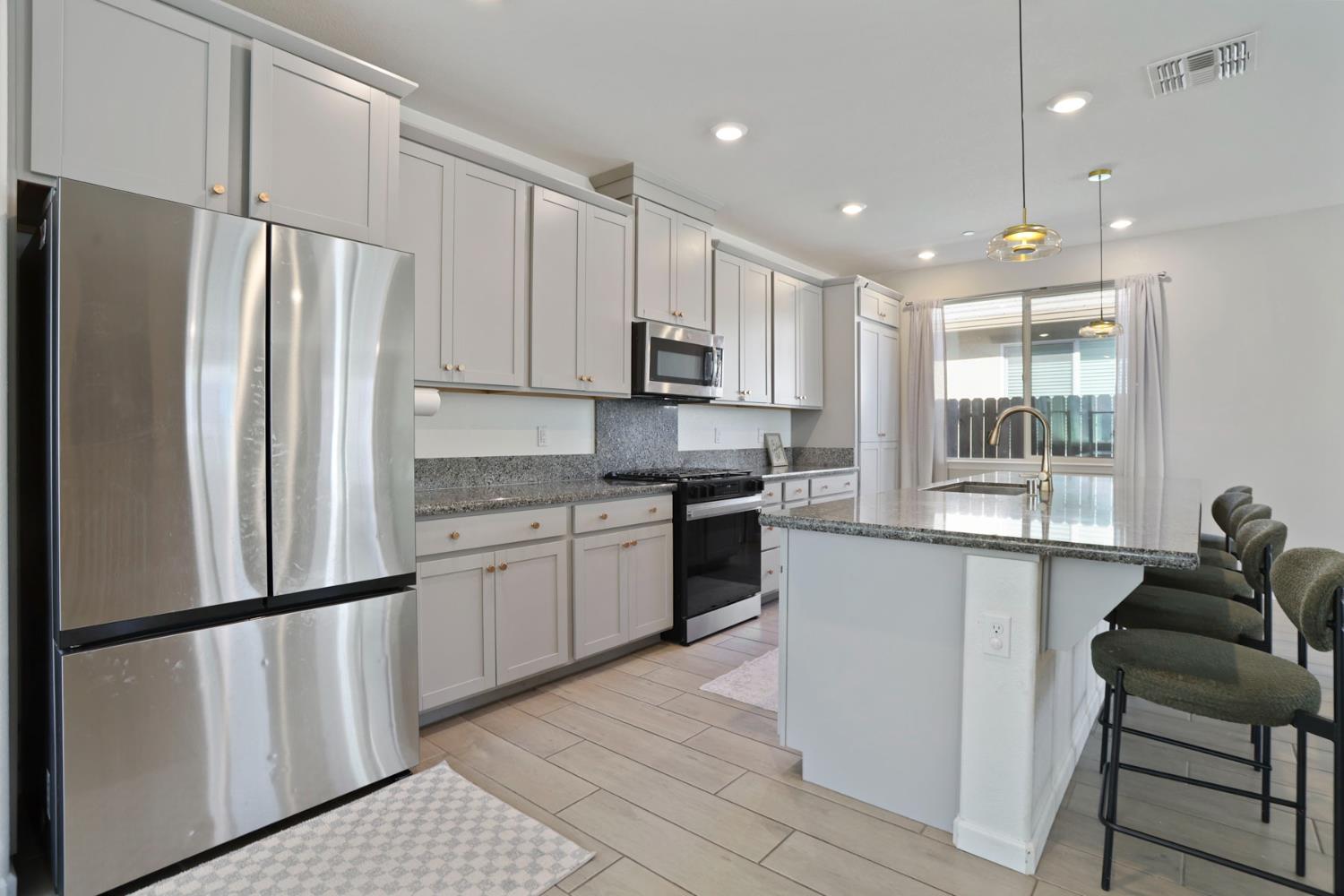 7501 Redwood Ivy Way