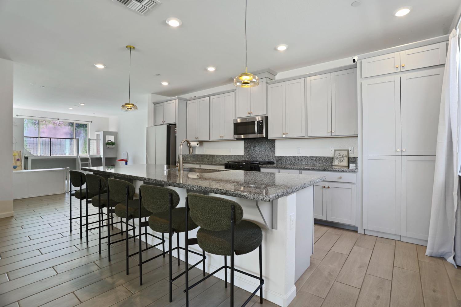 7501 Redwood Ivy Way