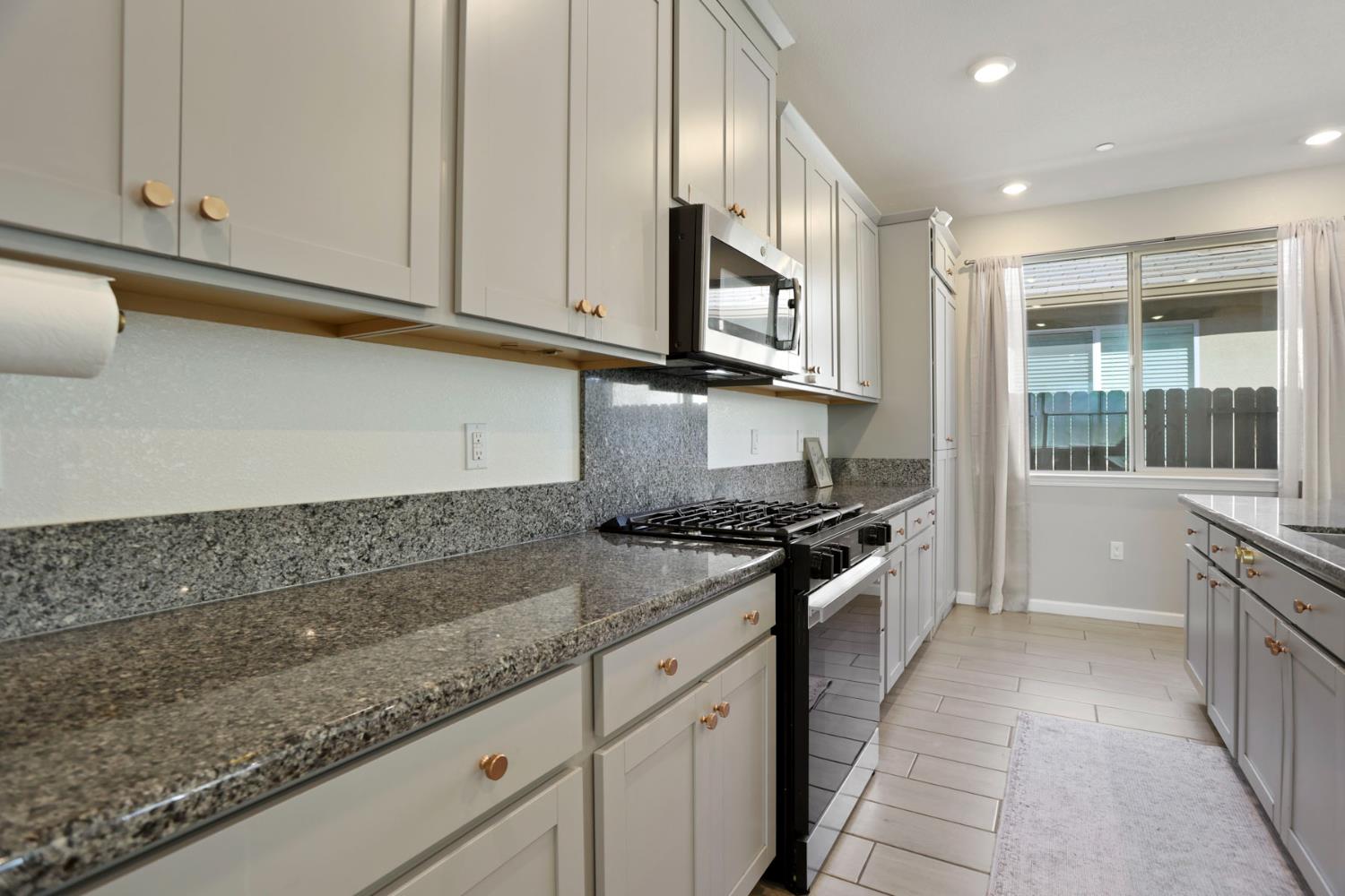 7501 Redwood Ivy Way