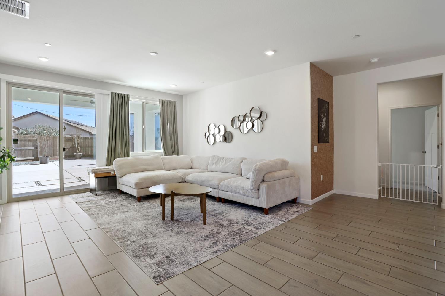 7501 Redwood Ivy Way