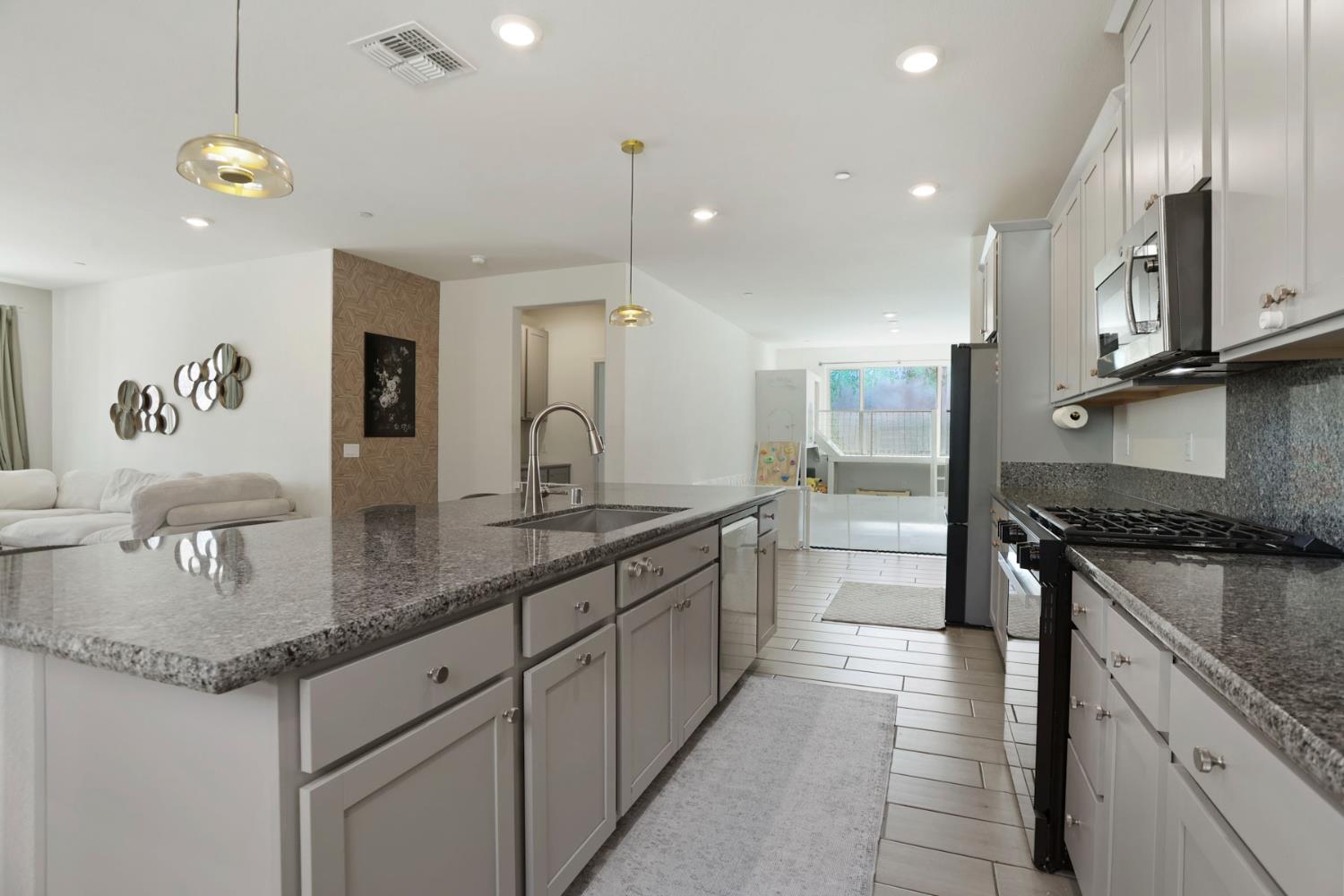 7501 Redwood Ivy Way