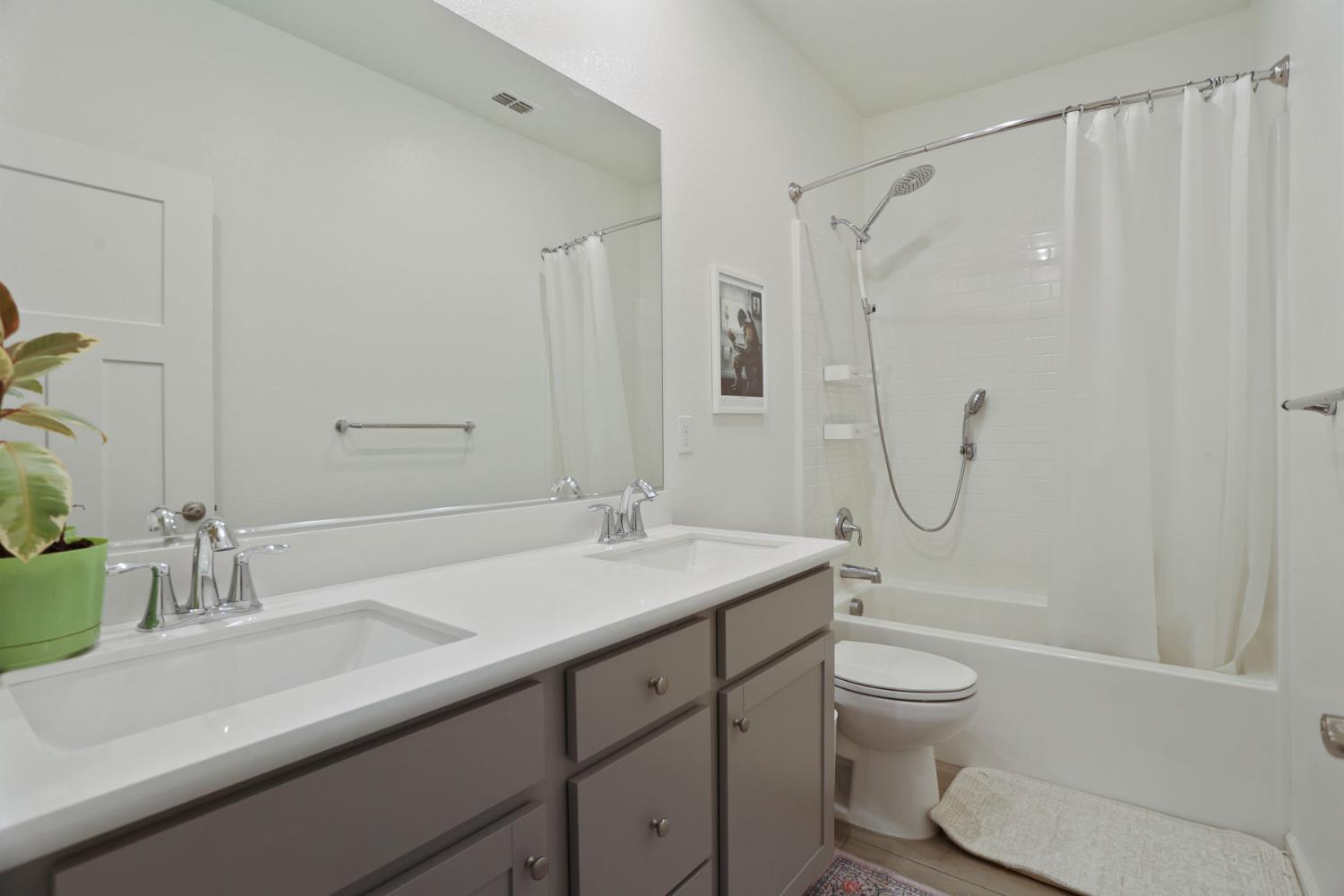 7501 Redwood Ivy Way