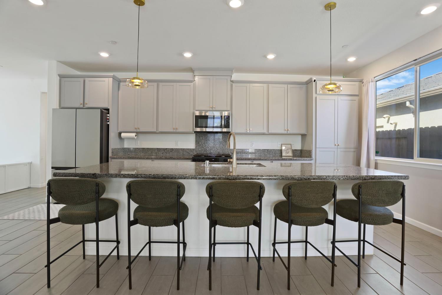 7501 Redwood Ivy Way