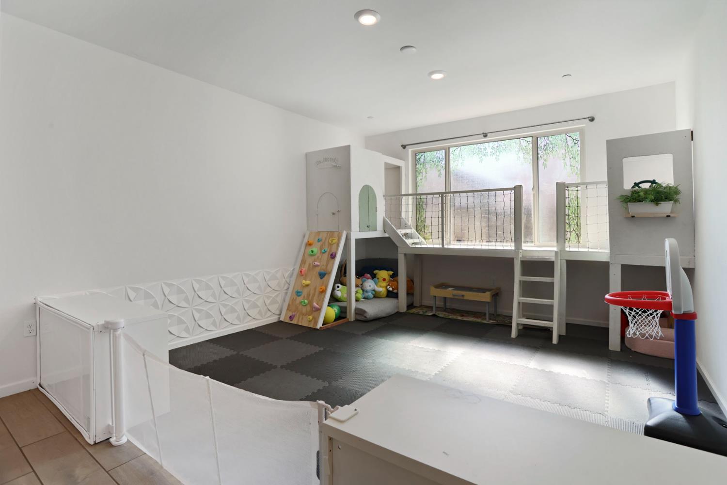 7501 Redwood Ivy Way