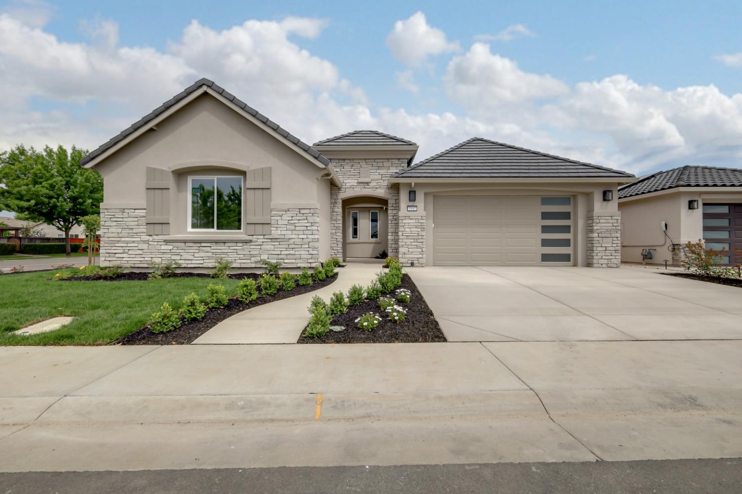 3347 John Freemont