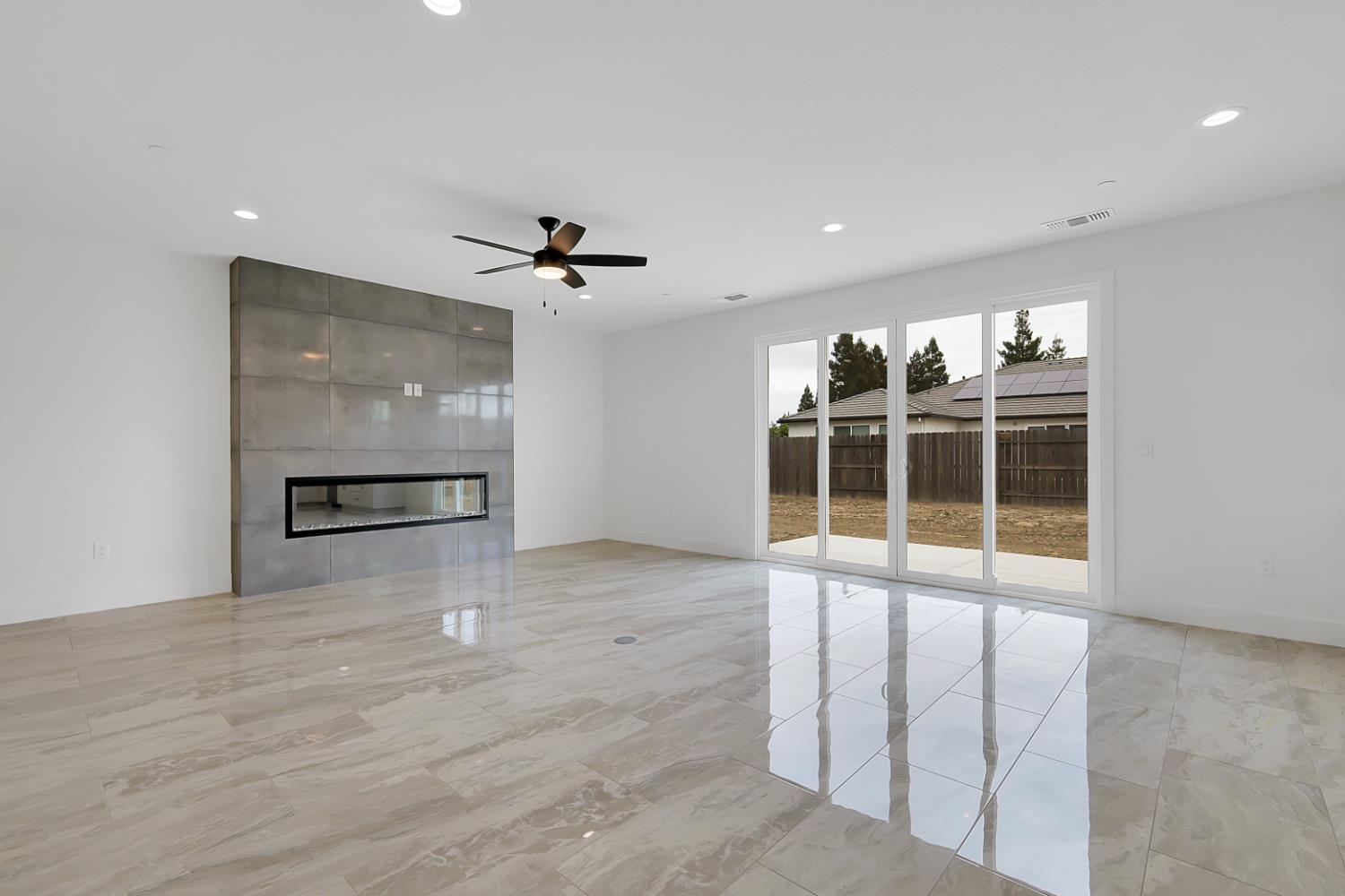 3347 John Freemont