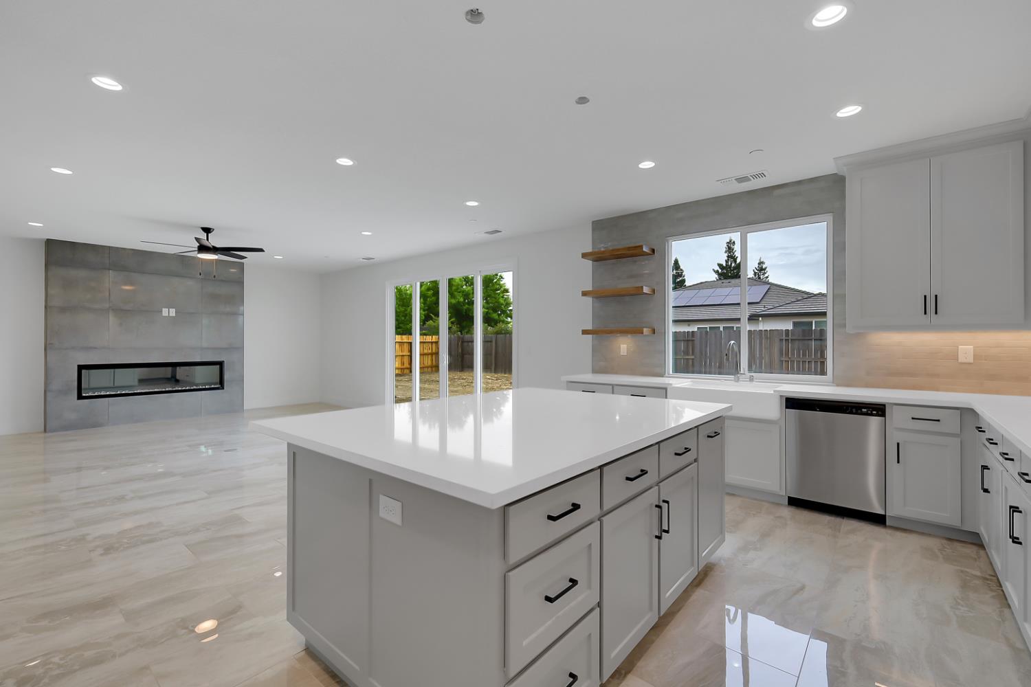 3347 John Freemont