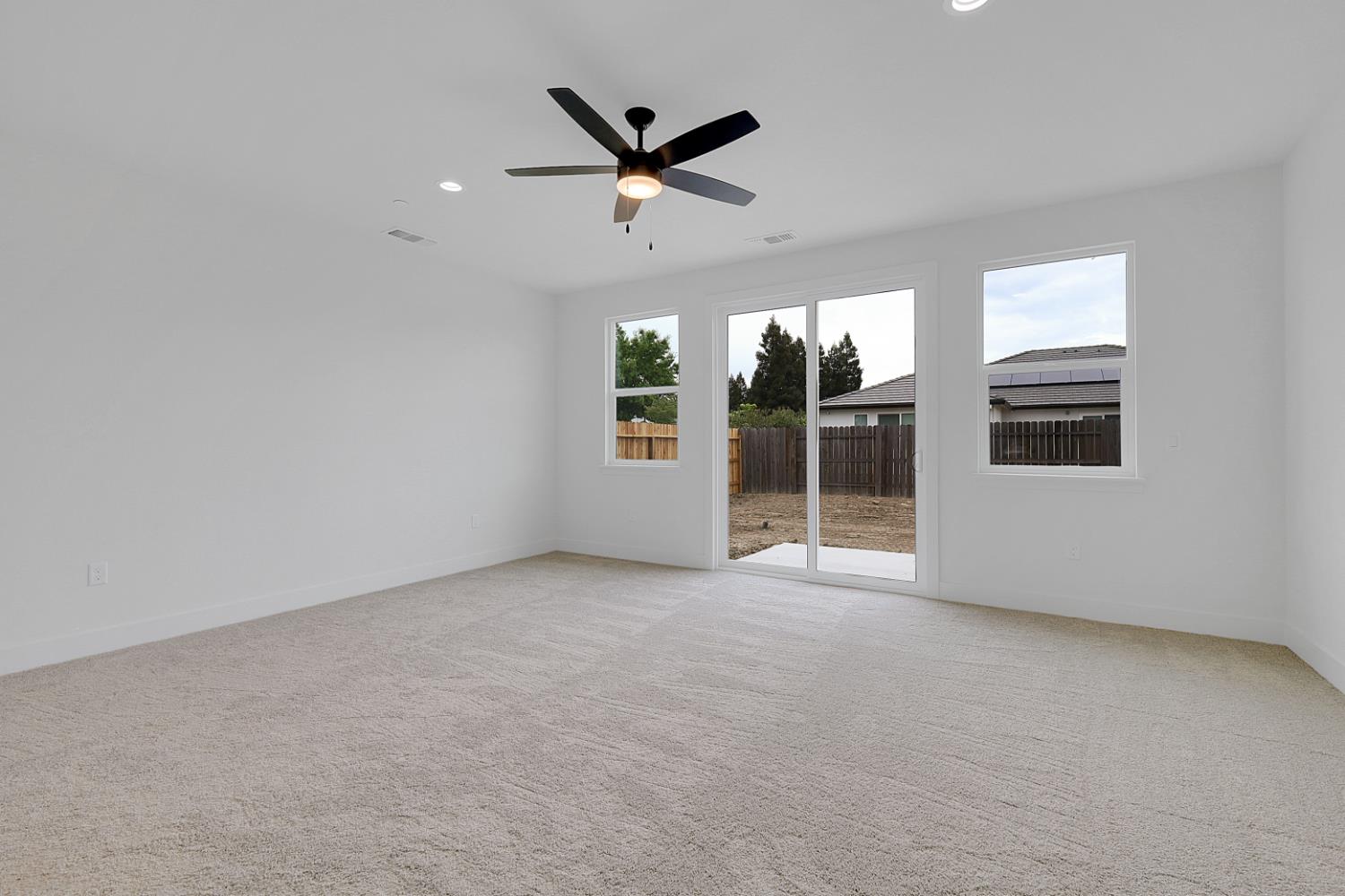 3347 John Freemont