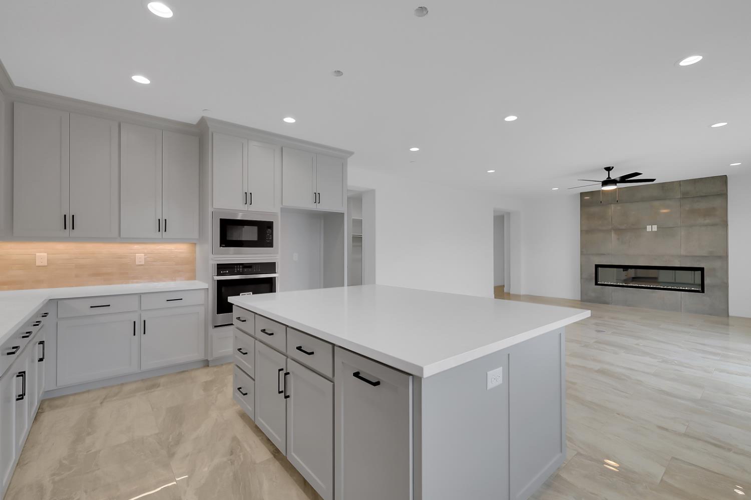 3347 John Freemont