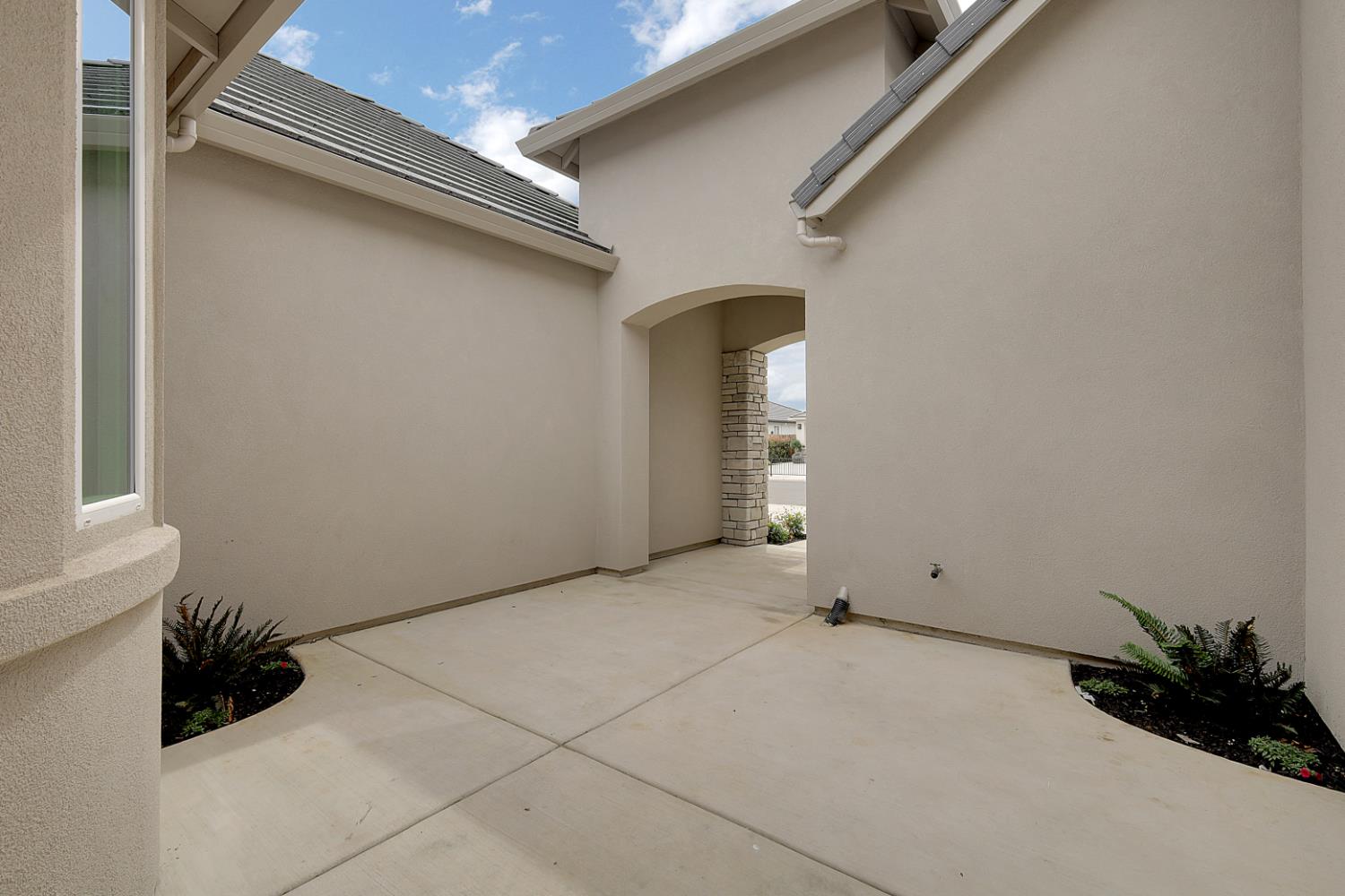 3347 John Freemont