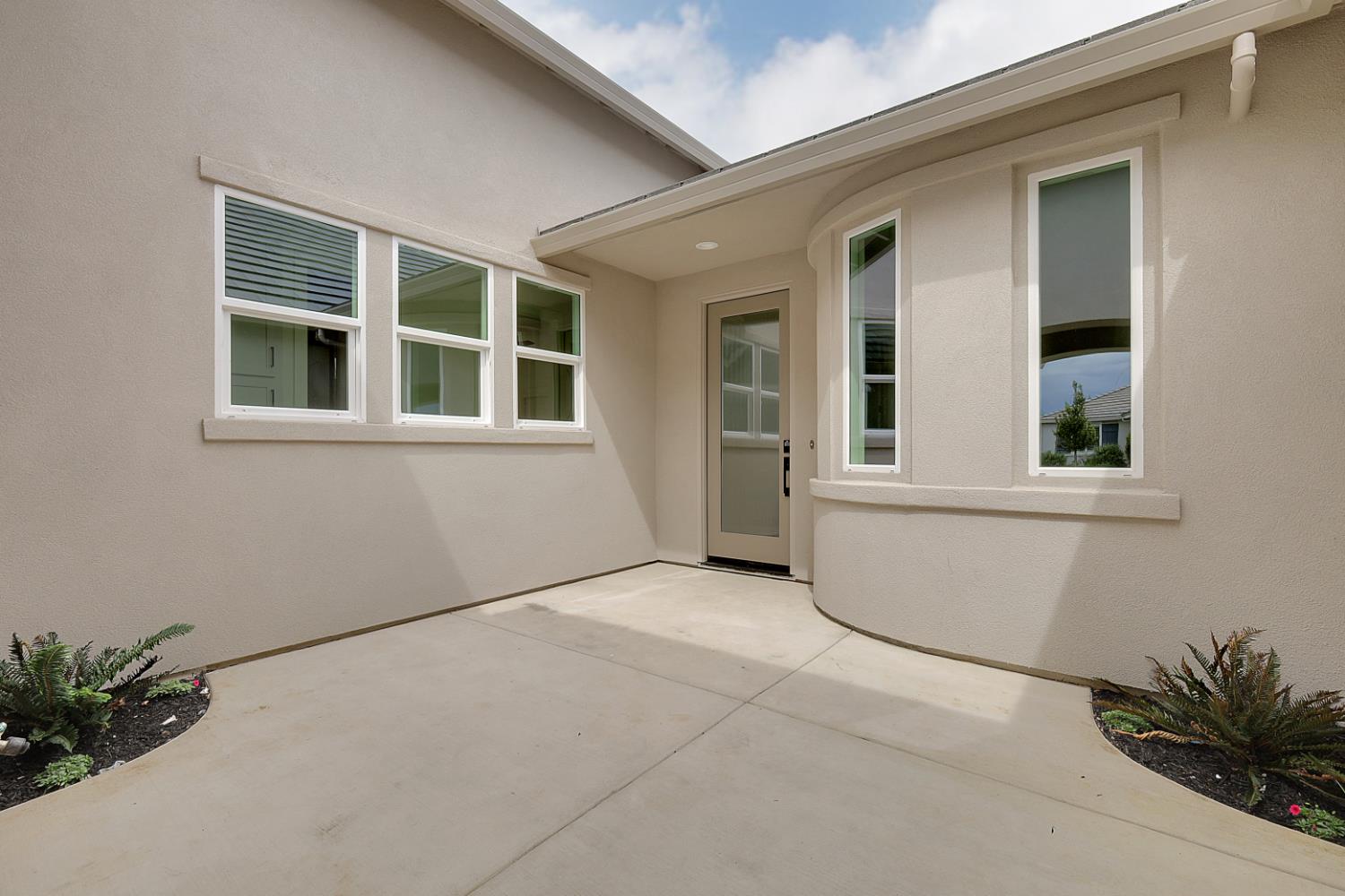 3347 John Freemont