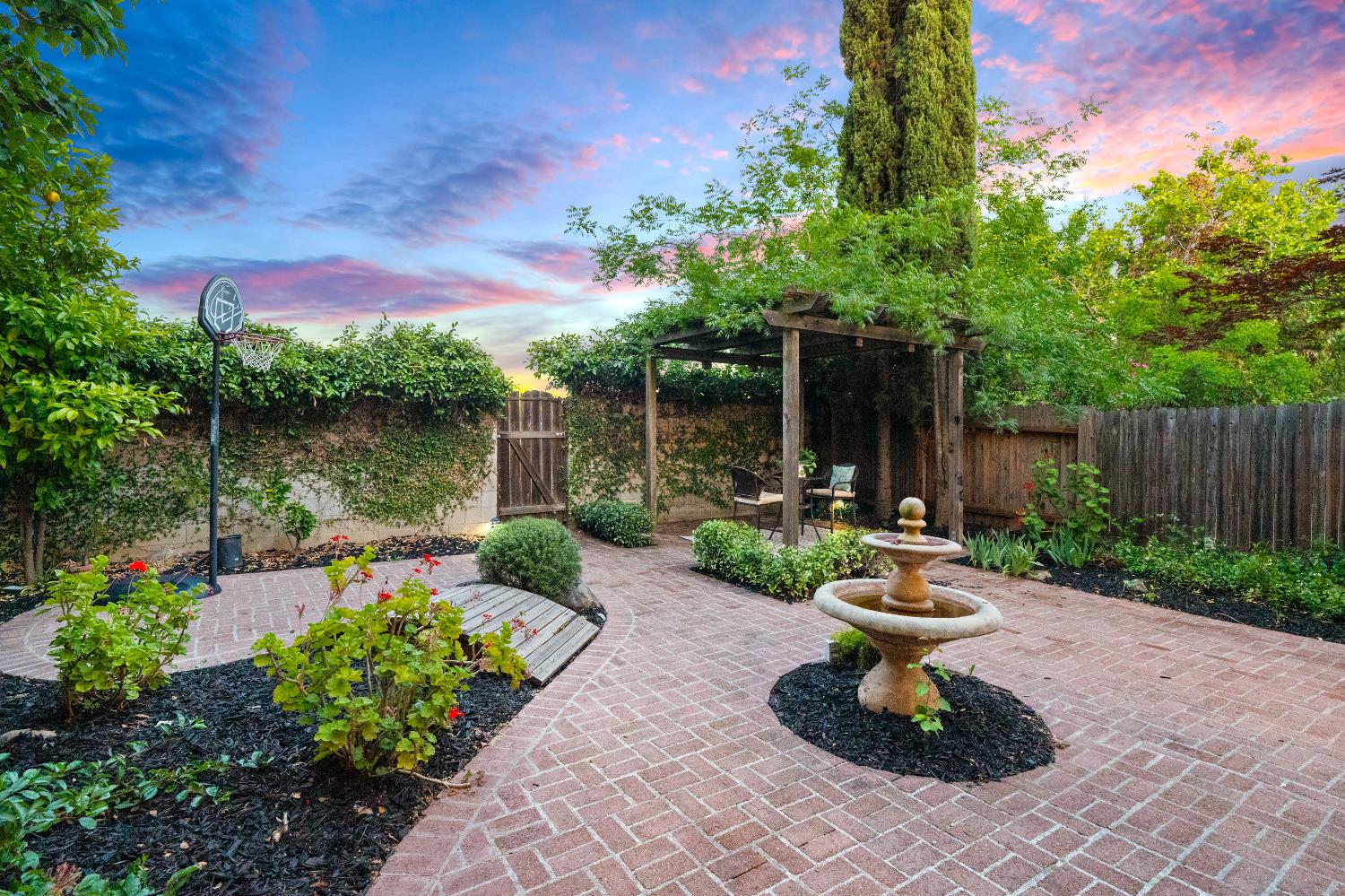 9087 TRUMBAUER Way