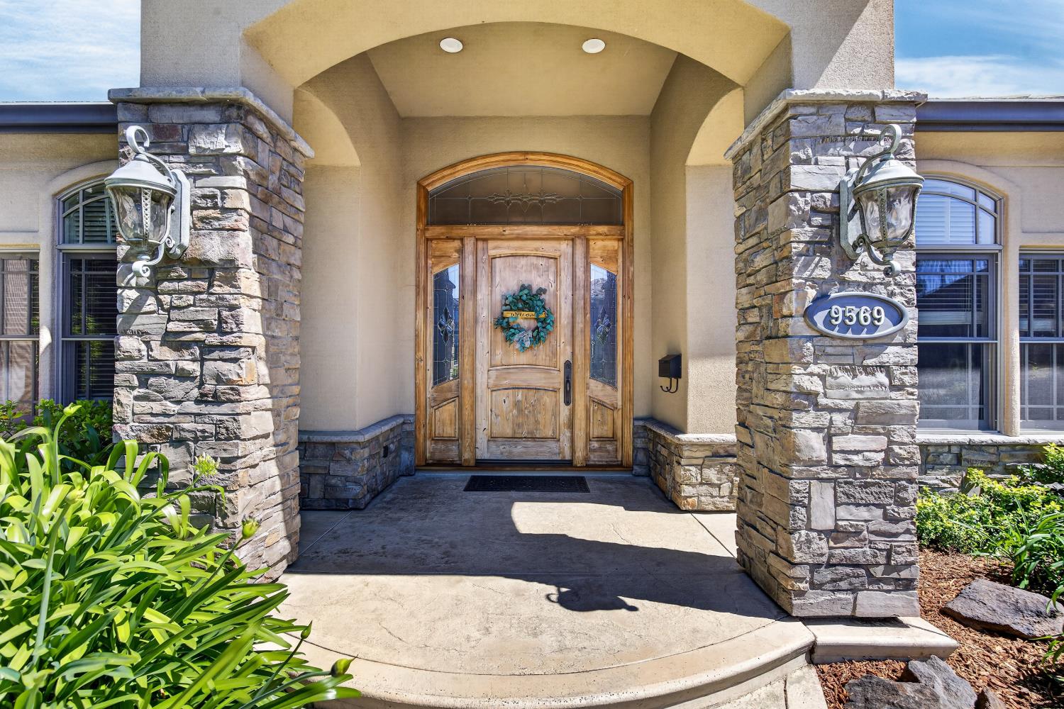 9569 De La Rosa Place