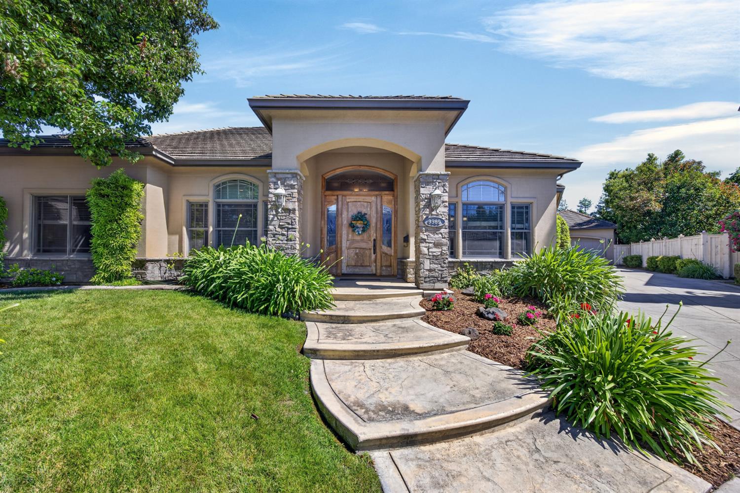 9569 De La Rosa Place