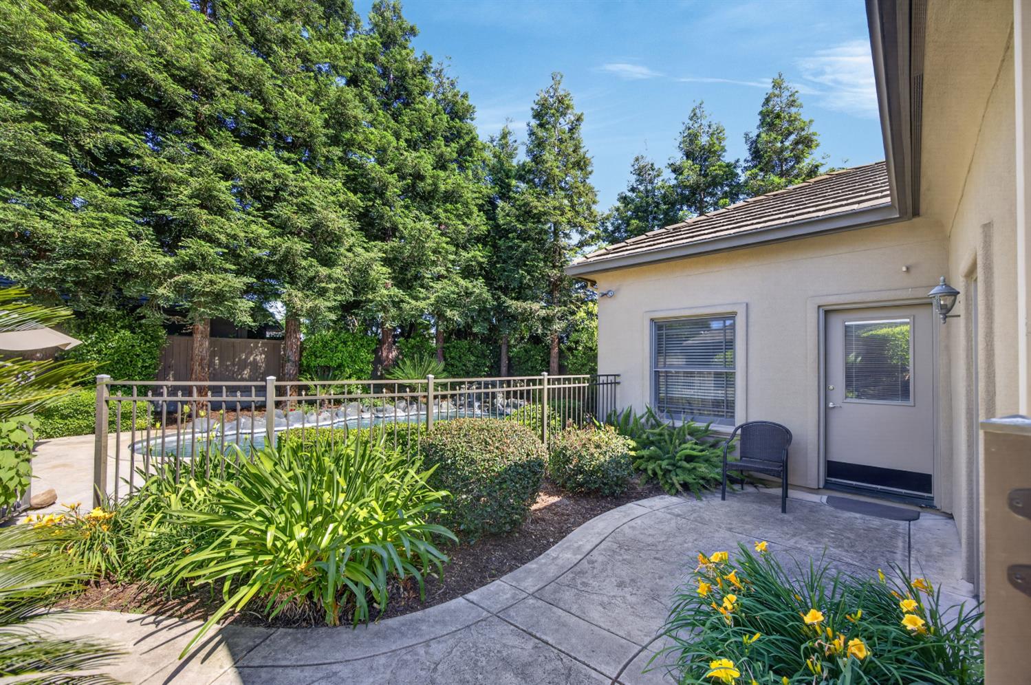 9569 De La Rosa Place