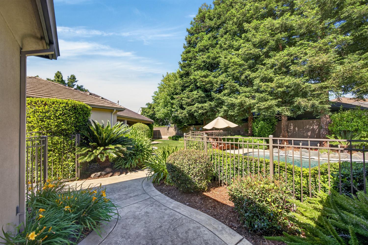 9569 De La Rosa Place