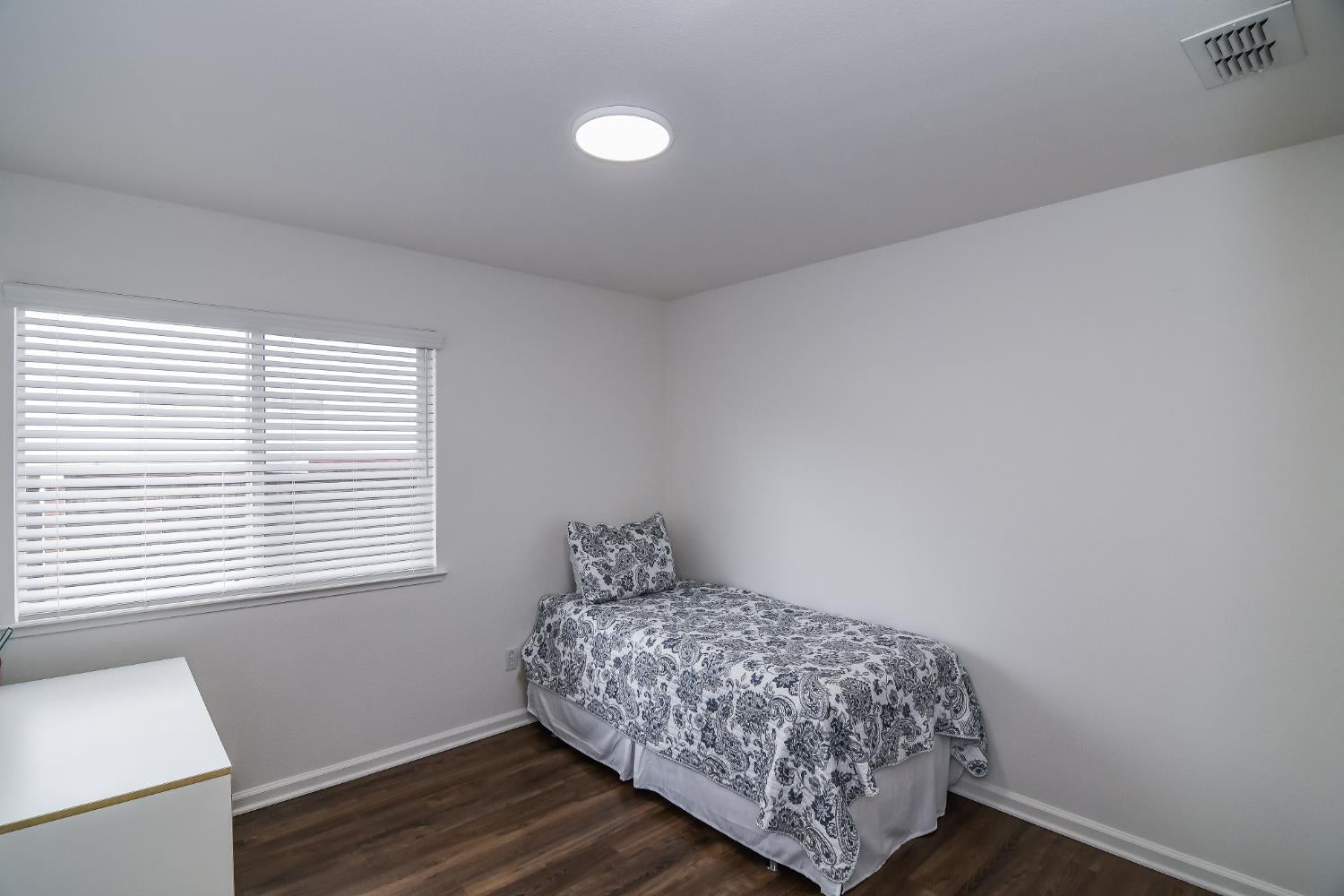6613 Eskridge Way
