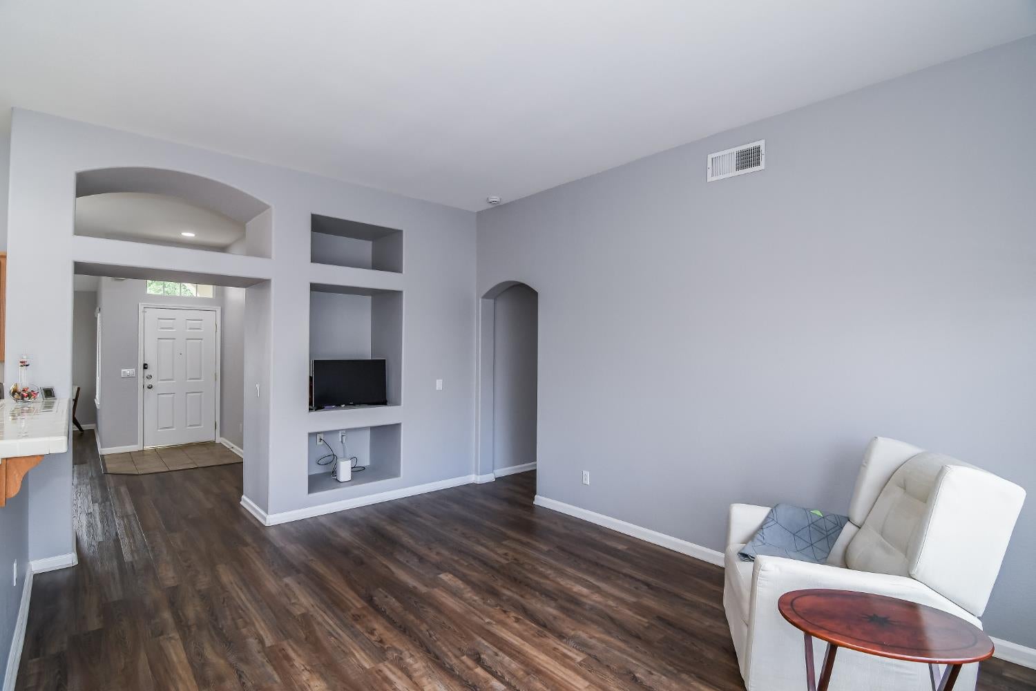 6613 Eskridge Way