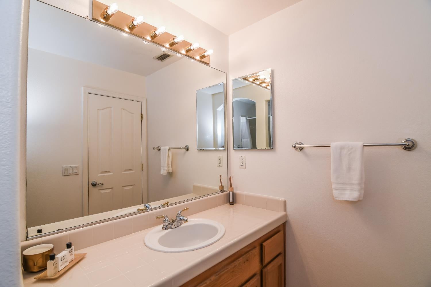 6613 Eskridge Way