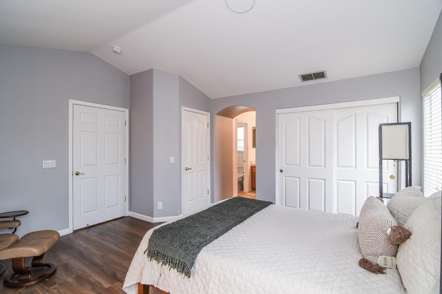 6613 Eskridge Way