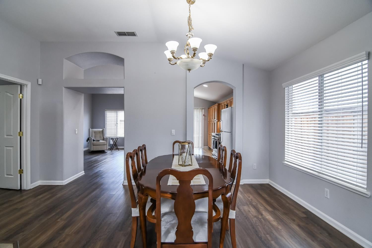 6613 Eskridge Way