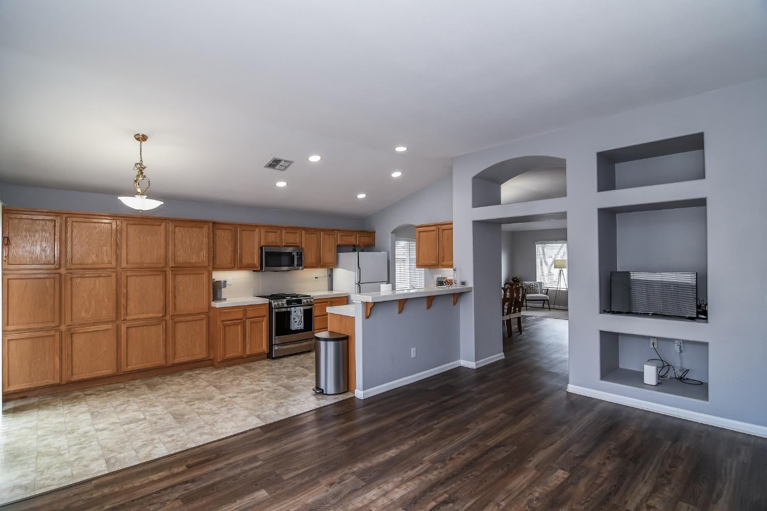 6613 Eskridge Way