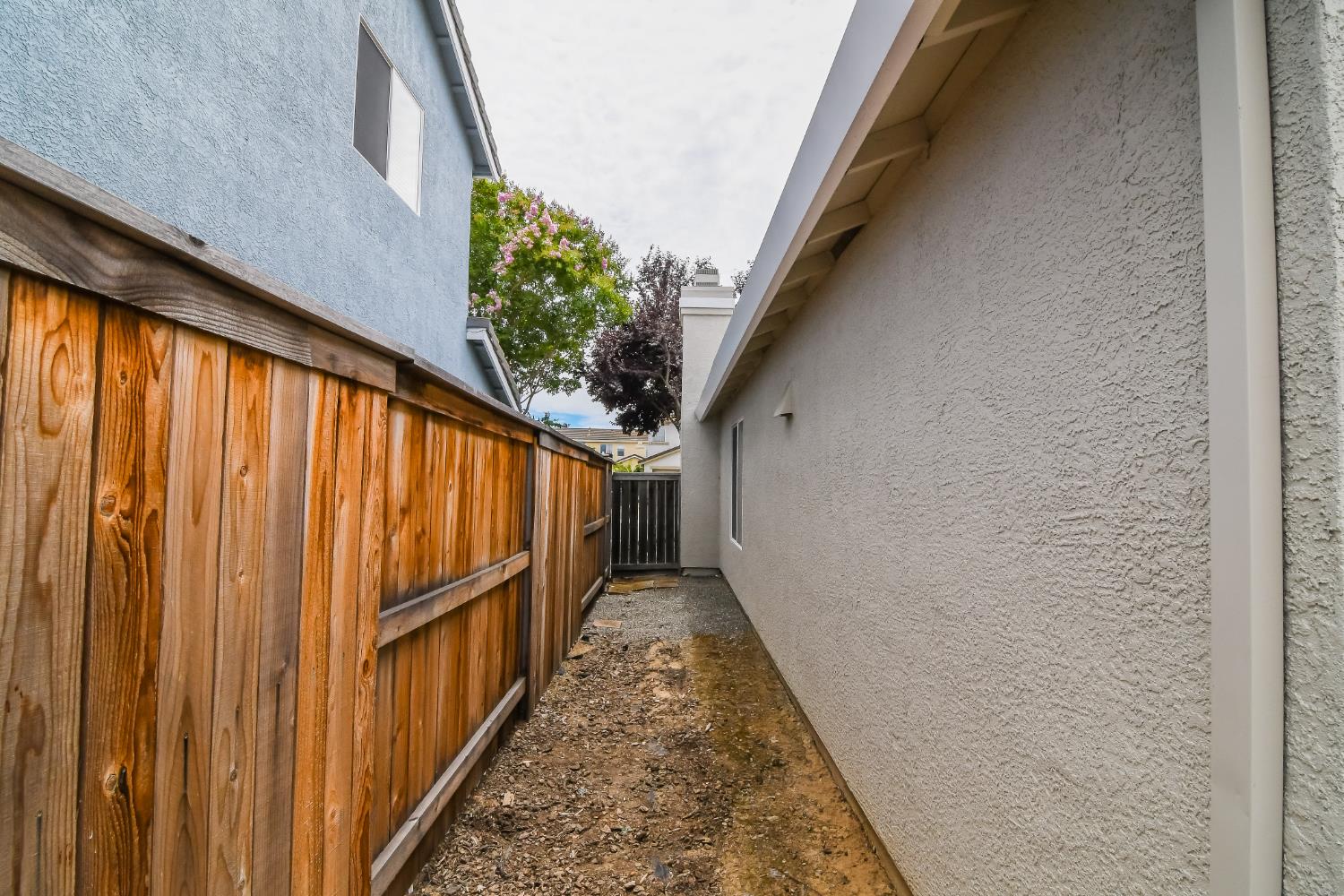 6613 Eskridge Way