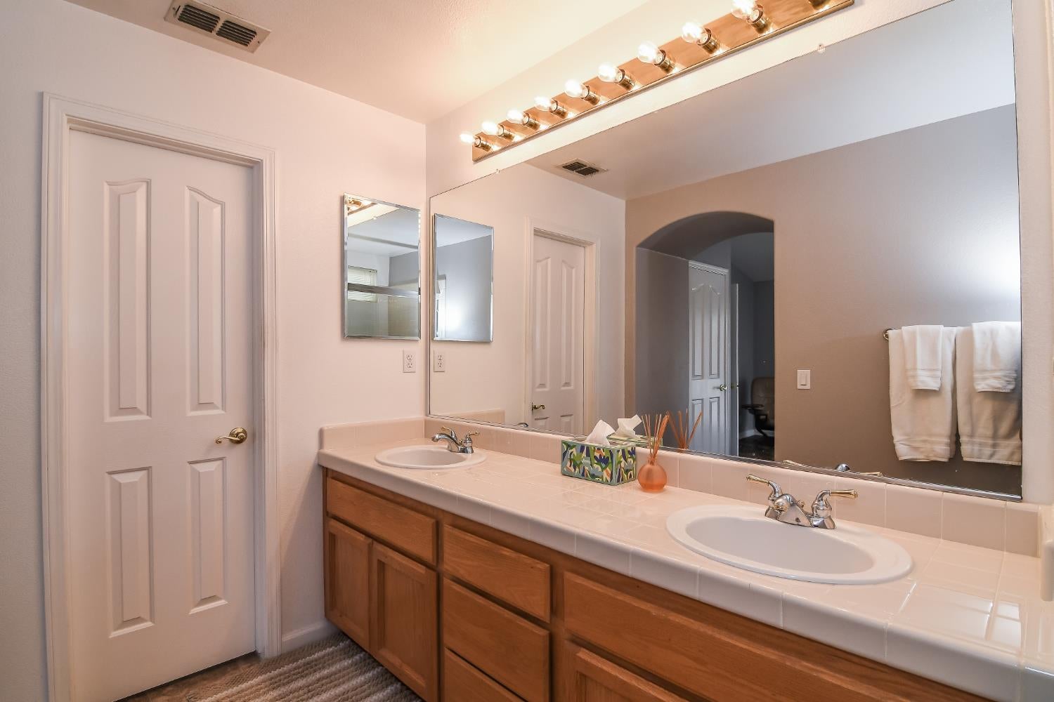 6613 Eskridge Way